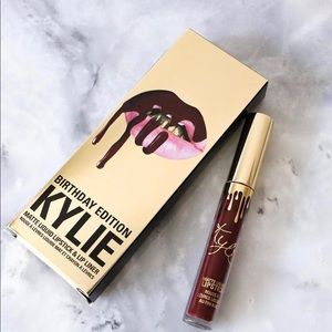 Kylie Lipstick in “Rouge À”